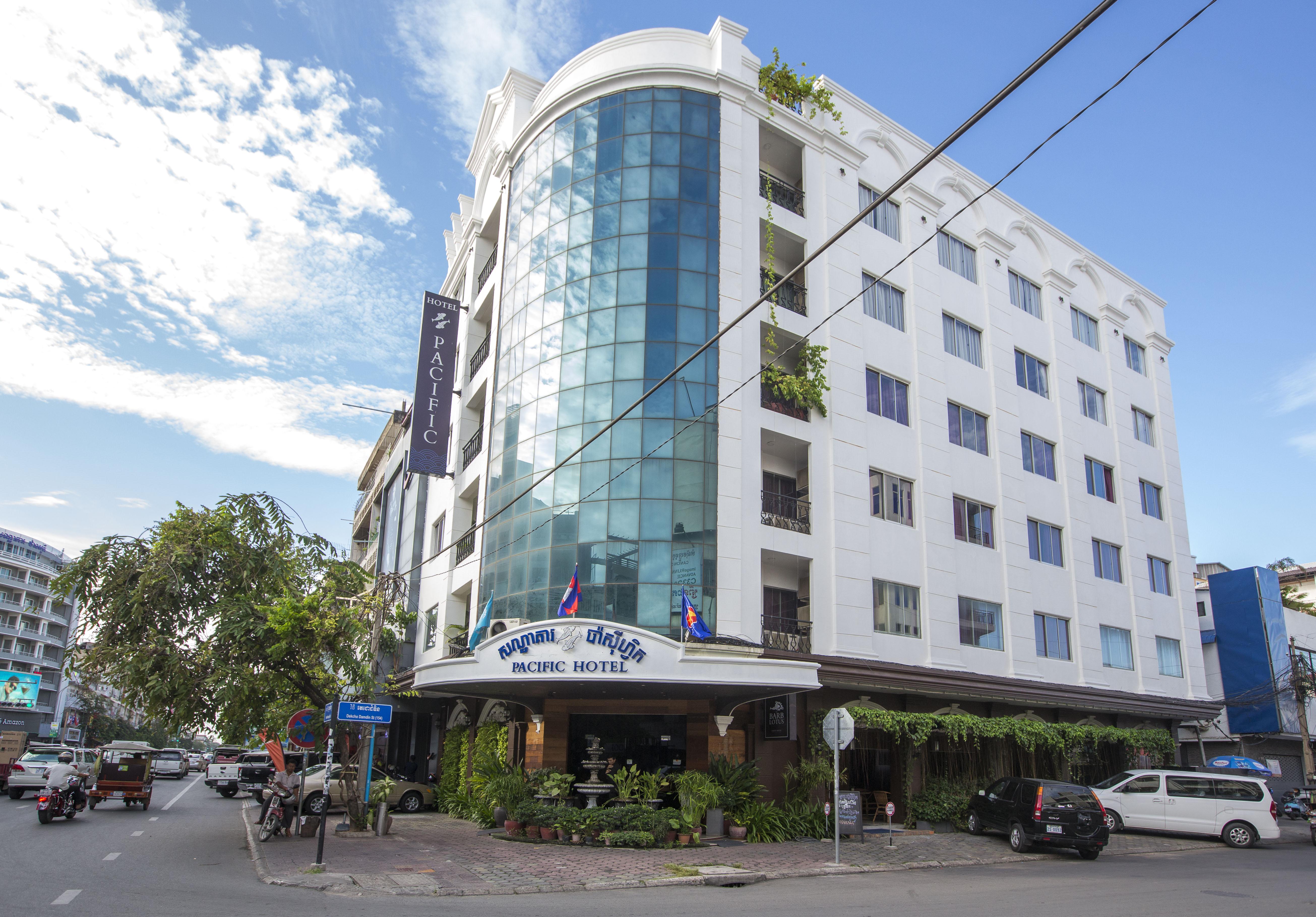 Pacific Hotel Phnom Penh Exterior photo